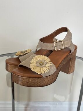 Platform Block Heel Sandals with Floral Accent - Beige and Gold